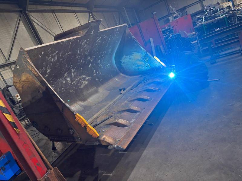 Faire poser un profil demi flèche sous les dents de mon godet chargeur en Gironde