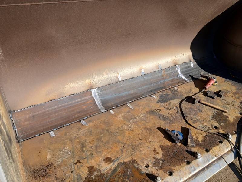 Soudeur pour souder un renfort à l'intérieur de mon godet