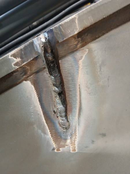 Reprise de cassures sur godet de chargeuse rapidement autour de Bordeaux